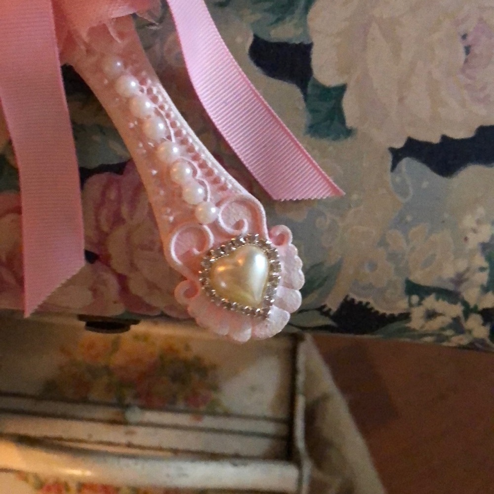 Shabby chic mirror & vanity heart decor - Picture 5 of 13